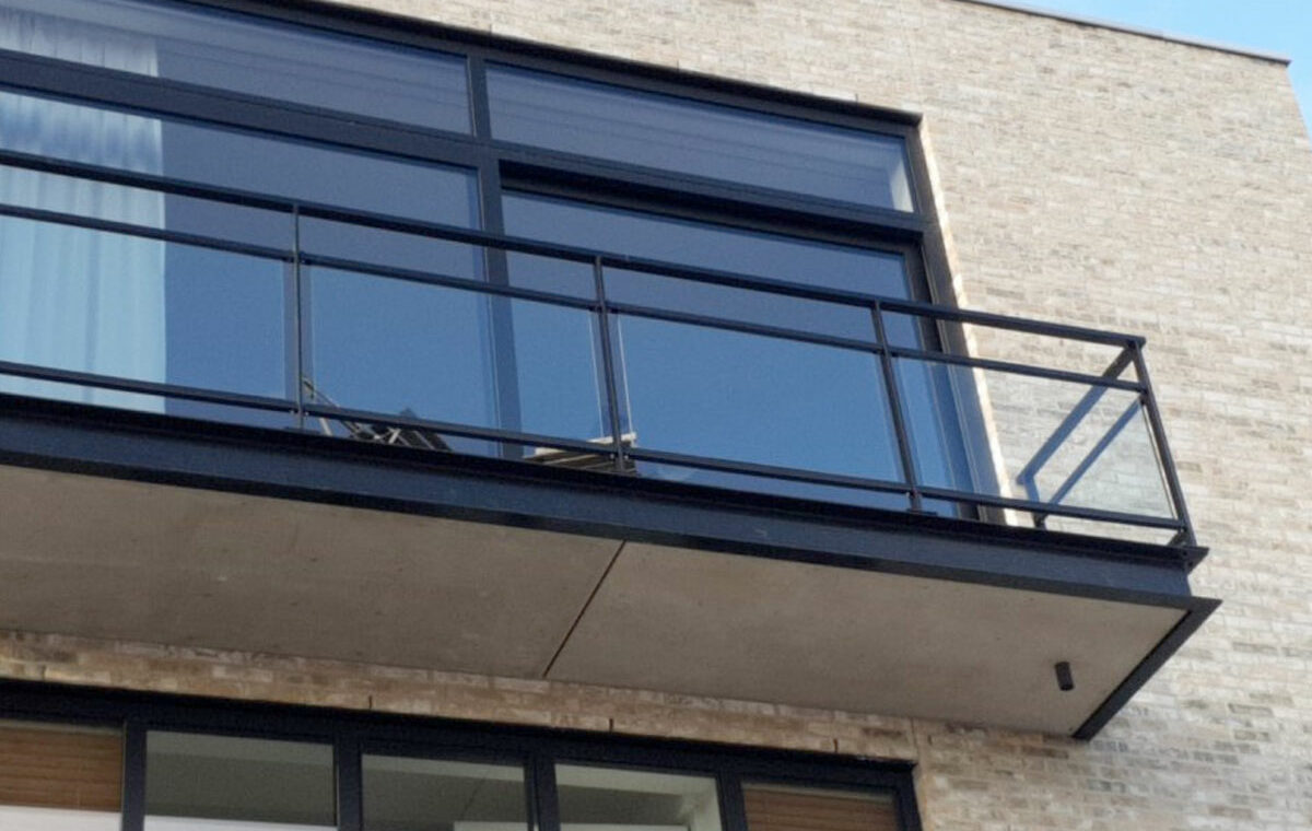 glas balustrade om balkon