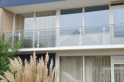 hekwerk met glas voor balkon