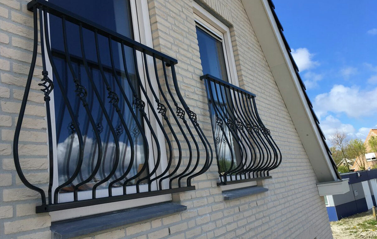 franse balkons met buikspijlen