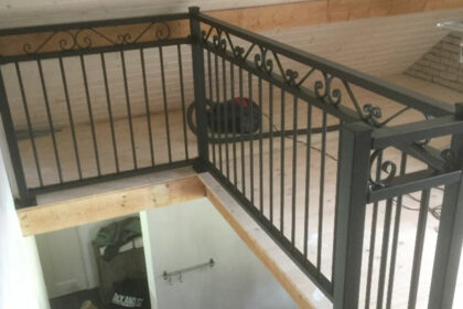 metalen balustrades om trapgat