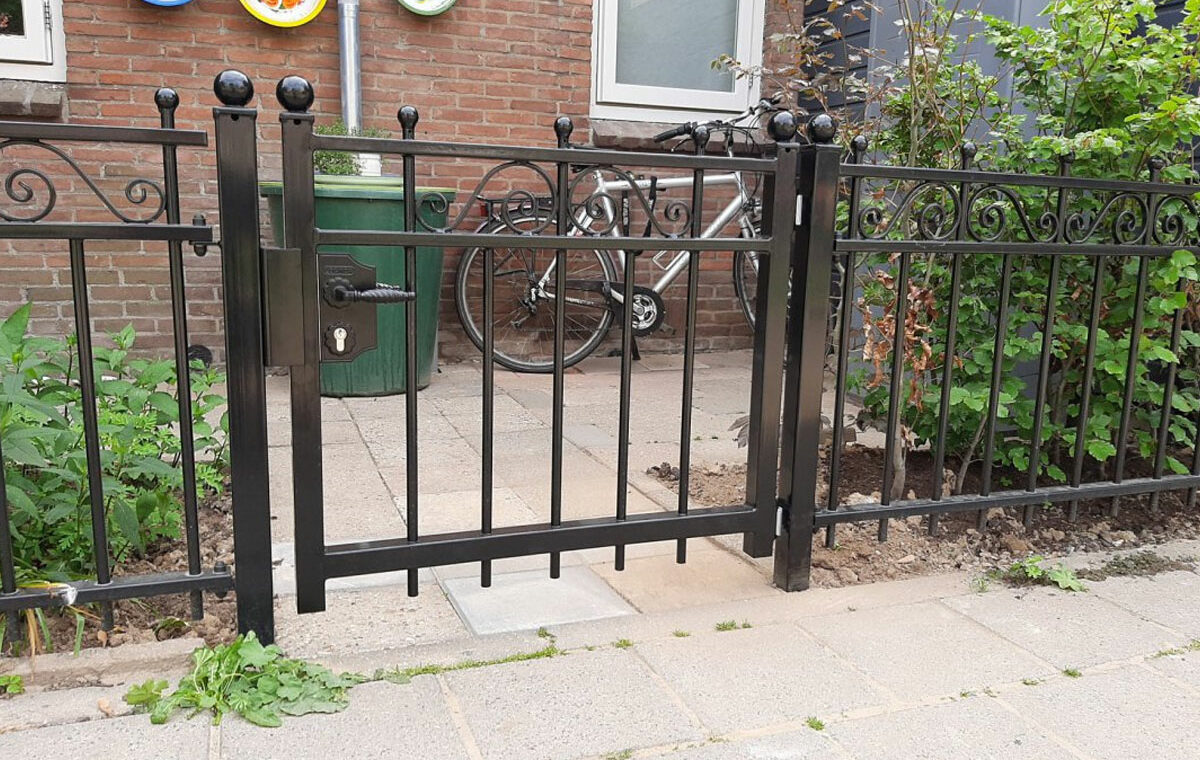 Sierhekwerk met poortje