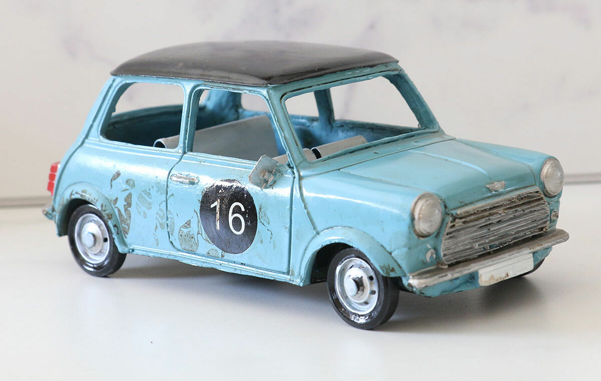 Uitstallen van blikken auto's