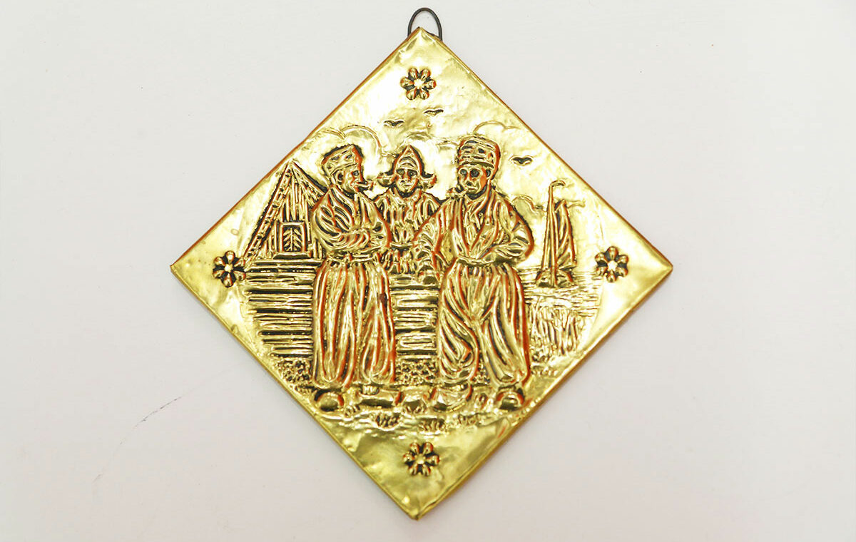 Wandbordjes met klederdracht