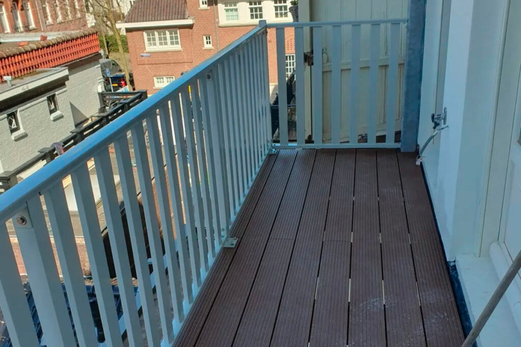 Balkonhekwerk met voetplaten
