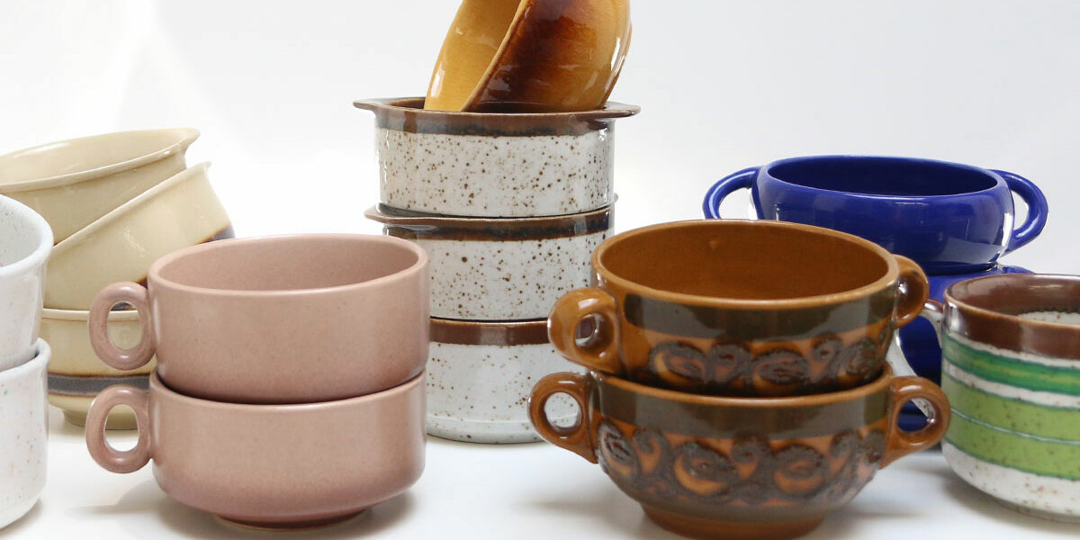 Hete soep uit vintage soepkommen