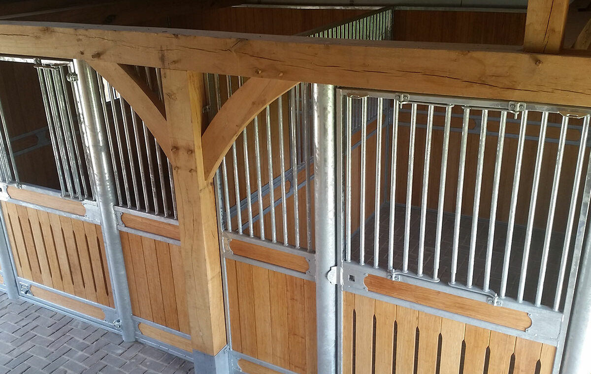 Zo maak je een paardenbox schoon