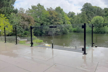 glazen balustrade buiten