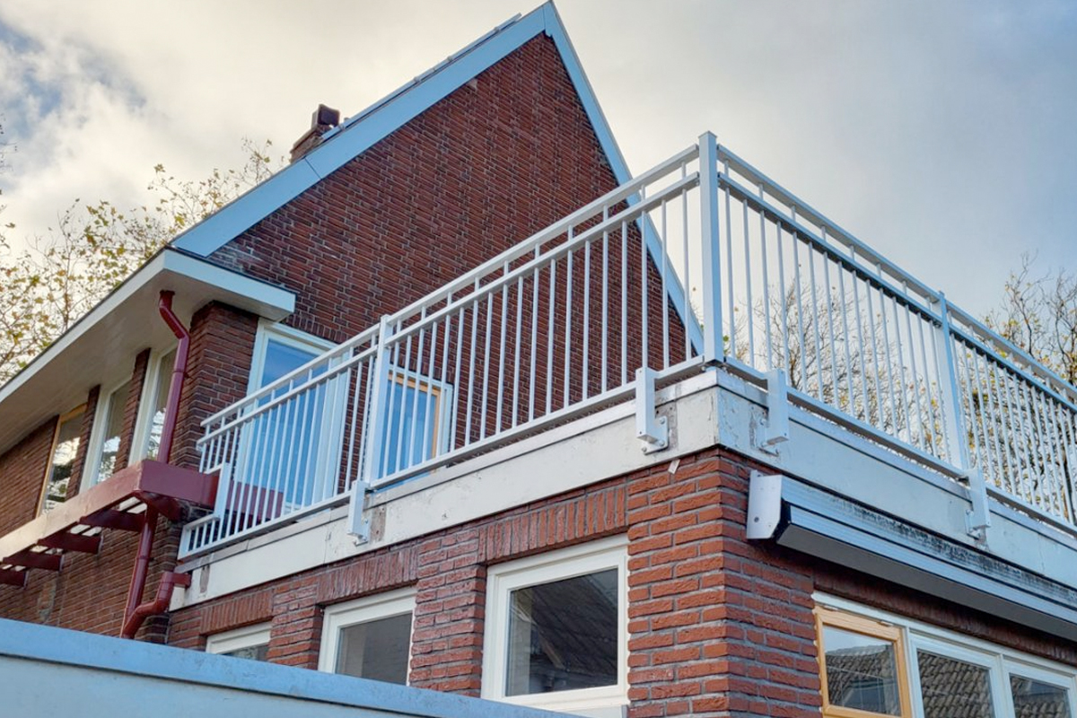 Glazen balustrade balkon zonder palen