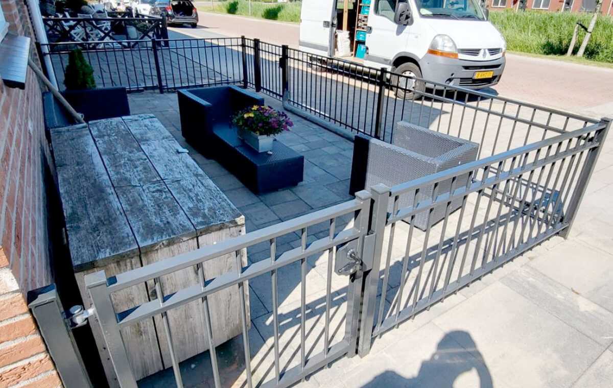 hekwerk om voortuin