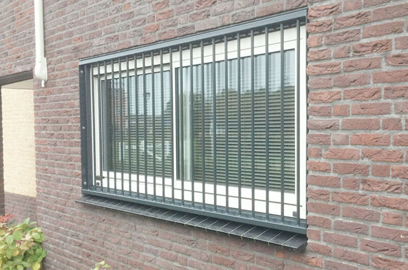 hekwerk voor raam laten maken