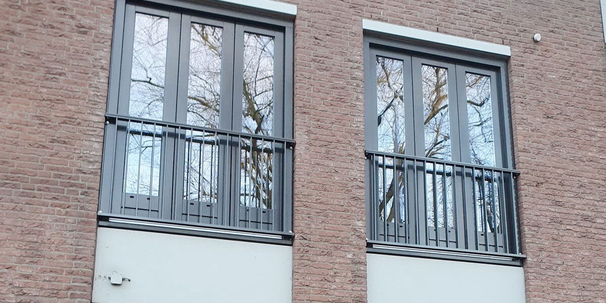 Aluminium Franse balkonhekken plaatsen