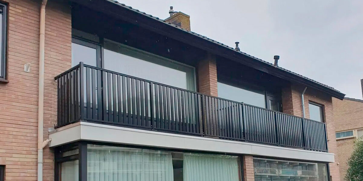 Aluminium hekwerk op uitbouw