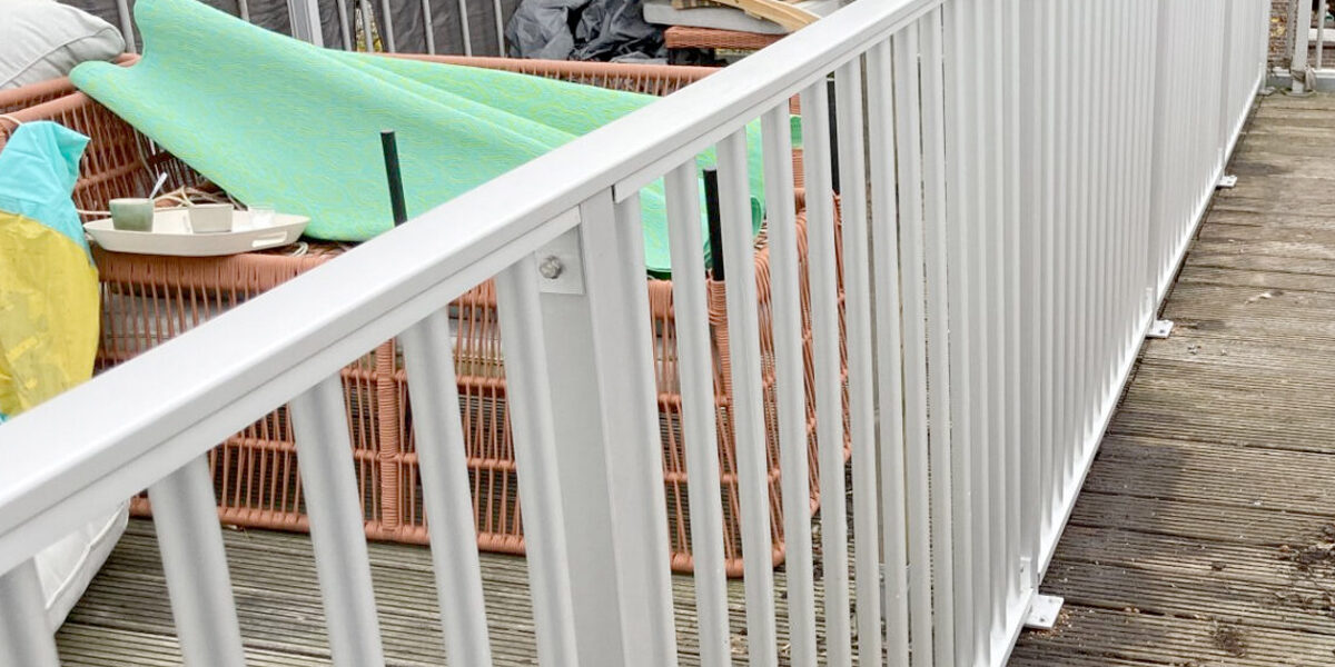 Aluminium hekwerk plaasten