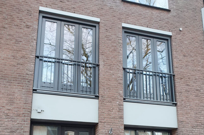 Aluminium hekwerk voor raam