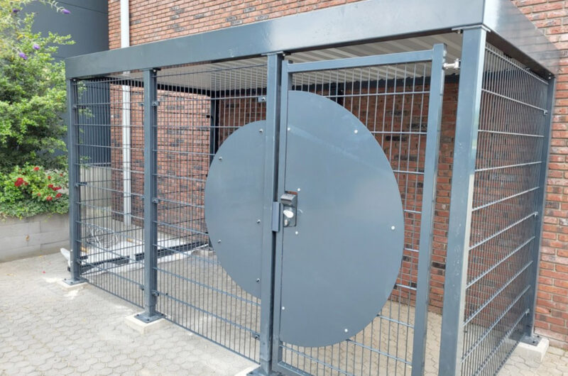 ijzeren fietsoverkapping laten plaatsen