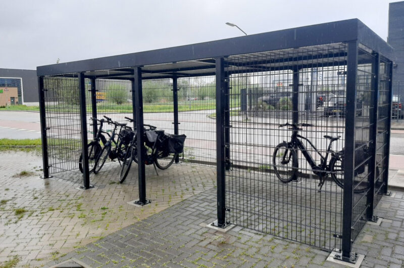 Stalling voor fietsen van staal