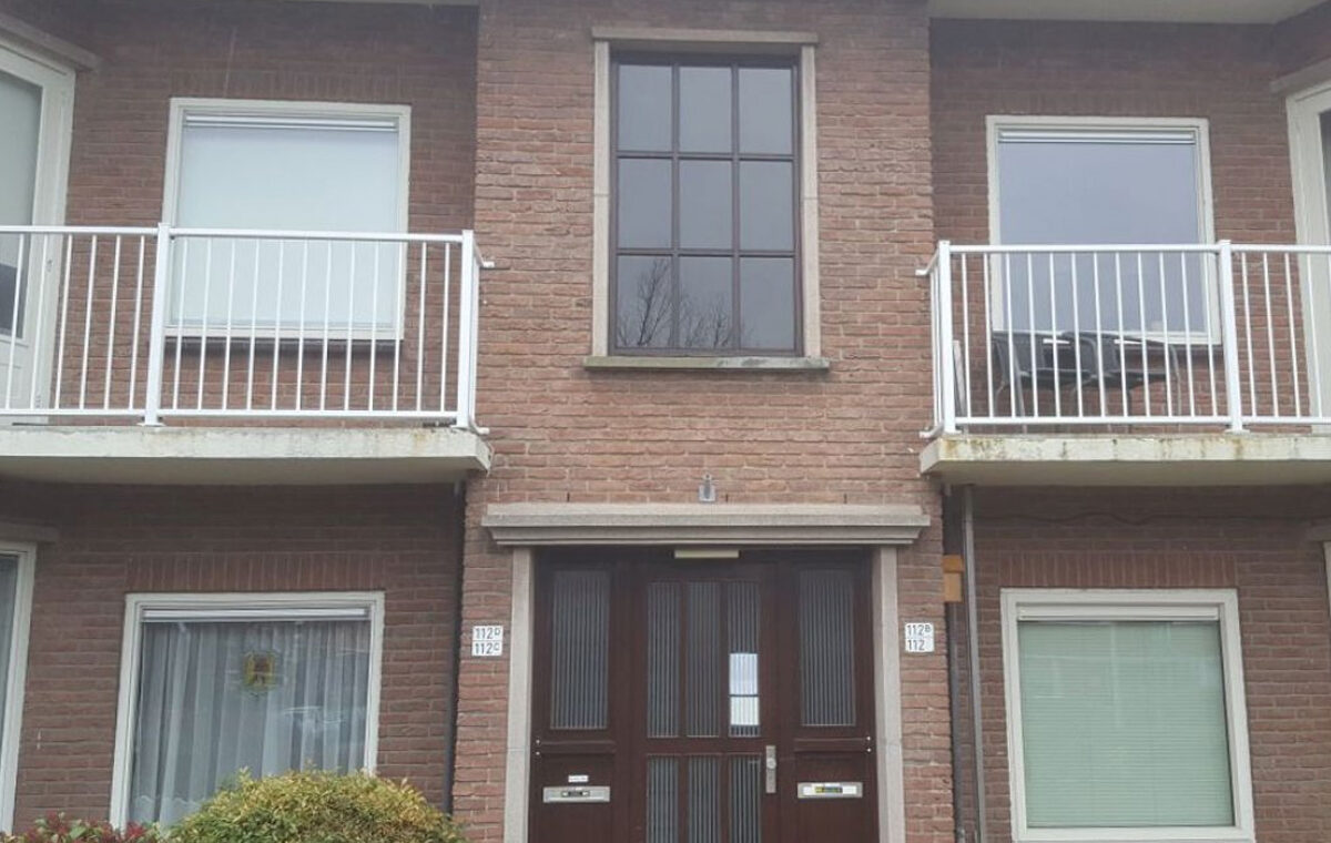 stalen balkonhek installeren