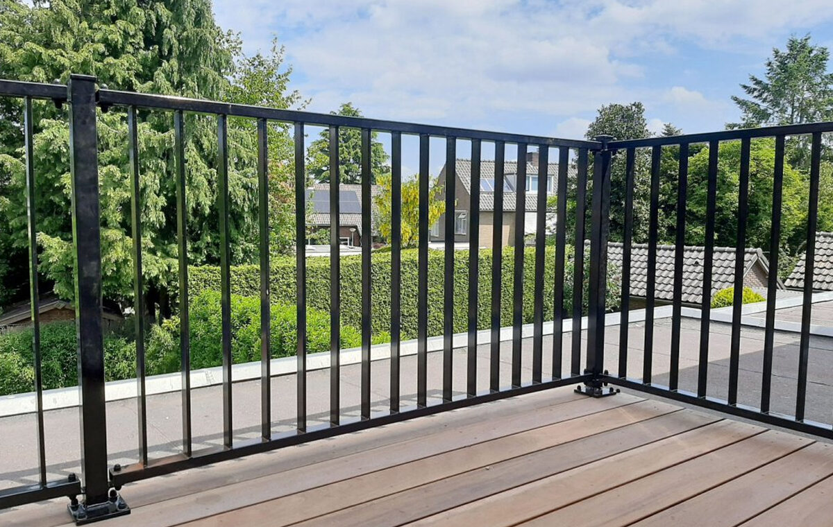 stalen balkonhek laten plaatsen