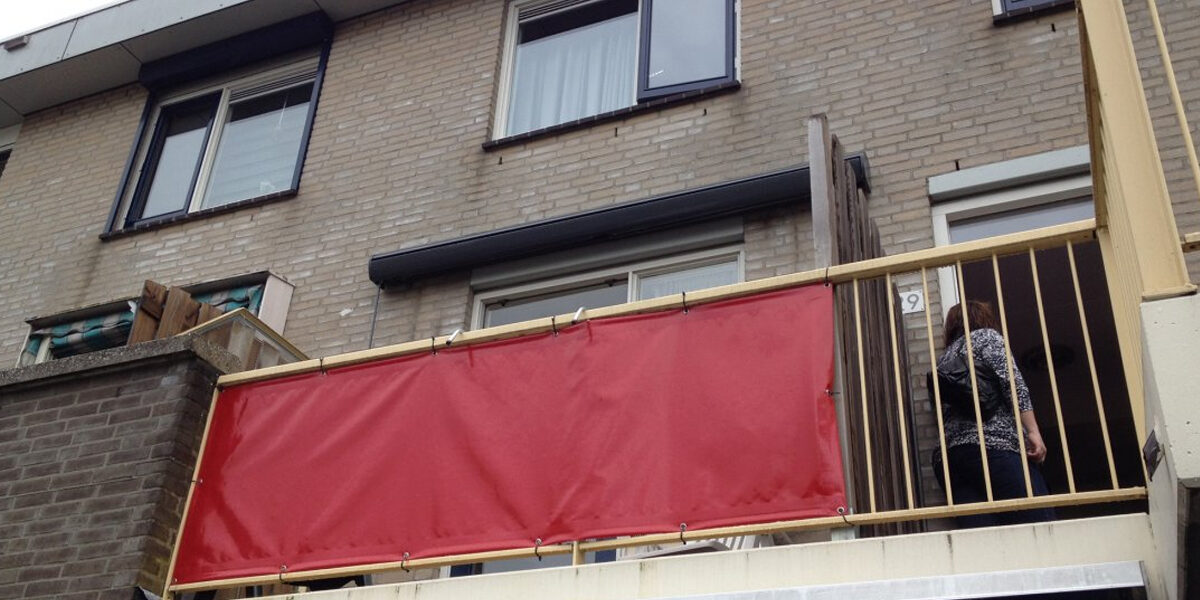 Balkondoek bevestigen