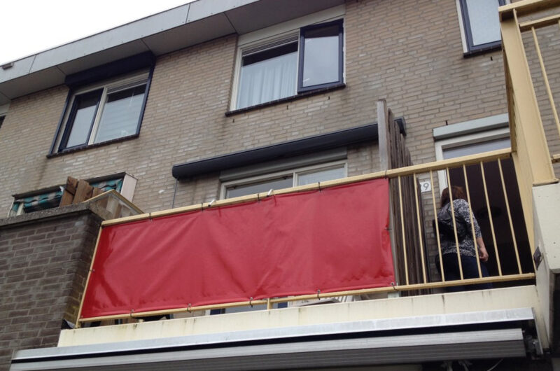 Balkondoek bevestigen