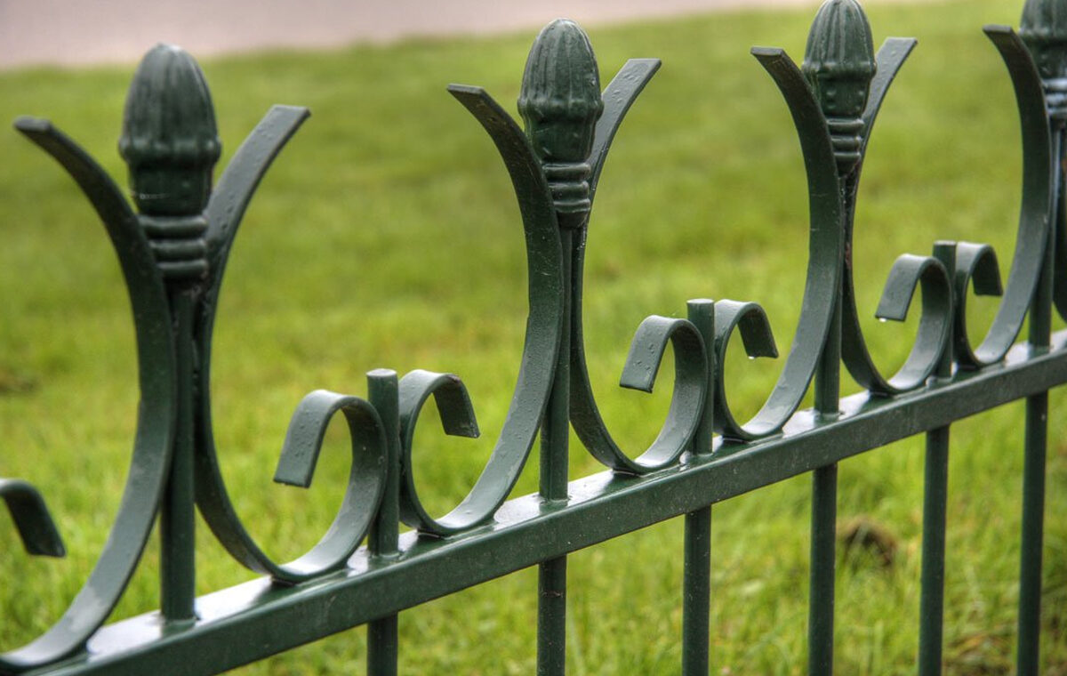 is een sierhekwerk ouderwets