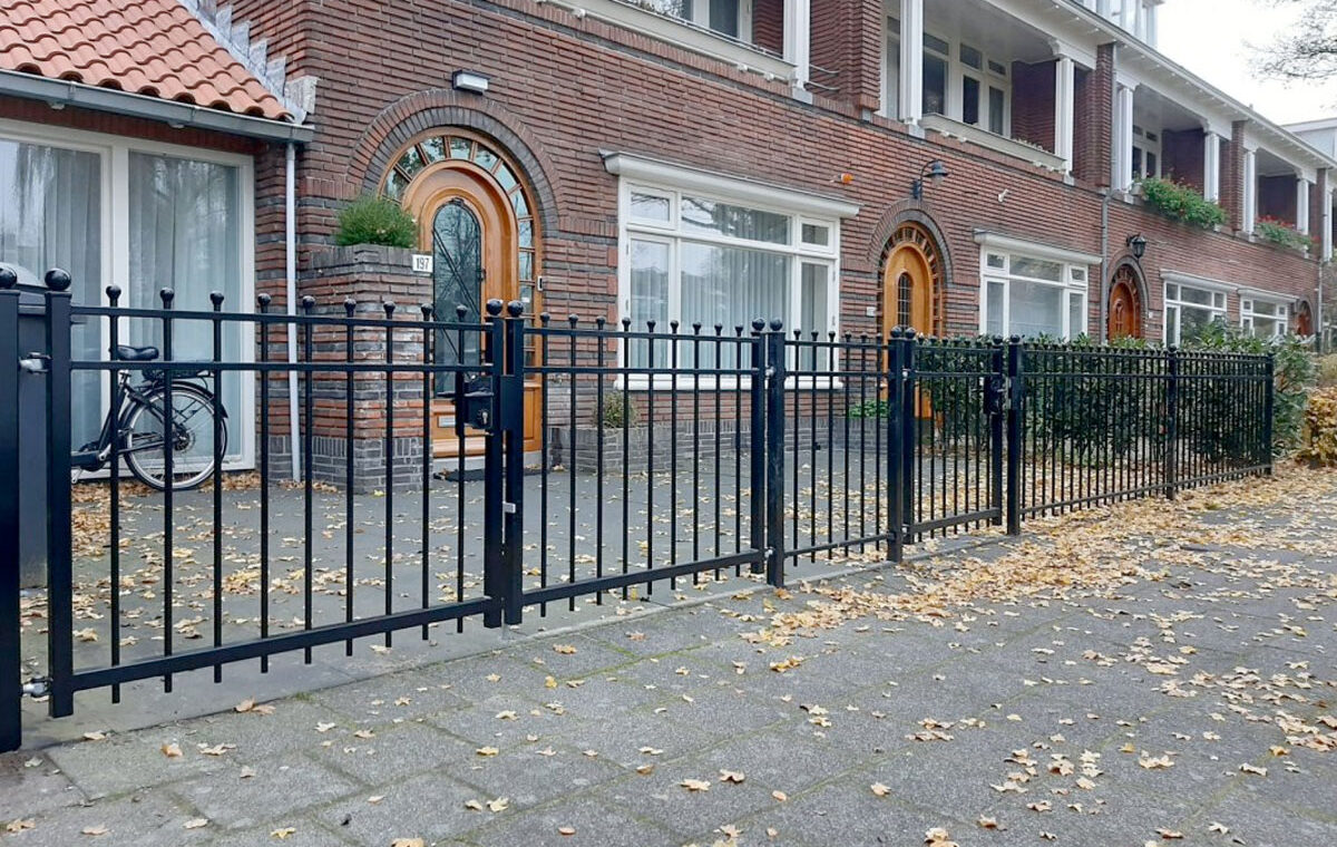 Brievenbus in sierhekwerk