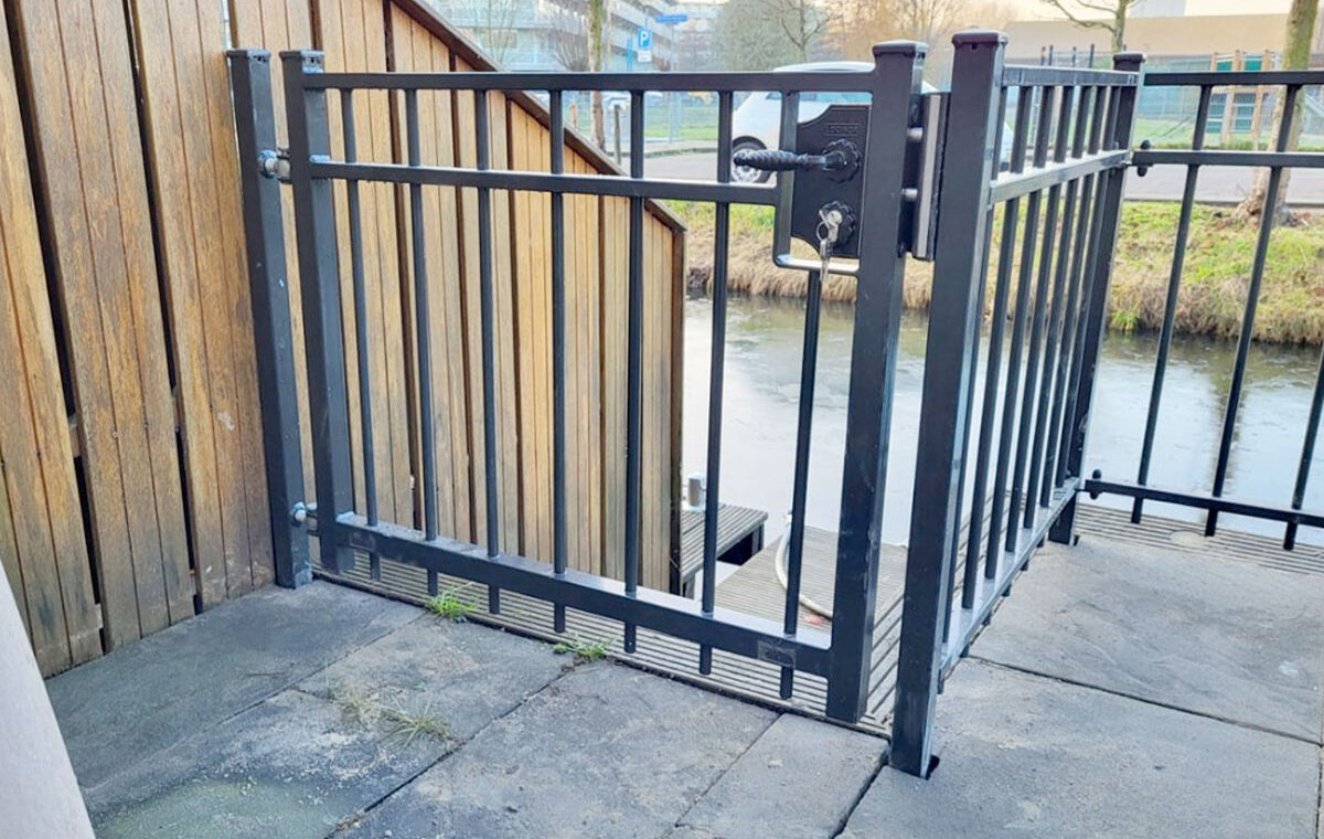 Duurzaam sierhekwerk en looppoort