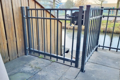 Duurzaam sierhekwerk en looppoort