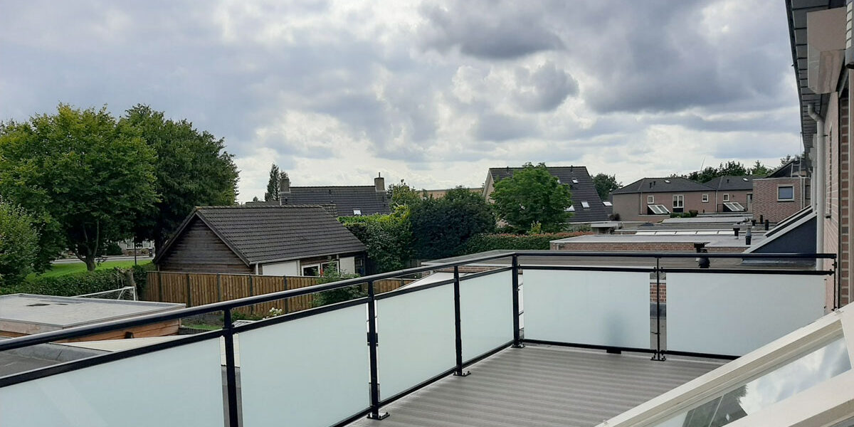 glazen balustrade en privacy