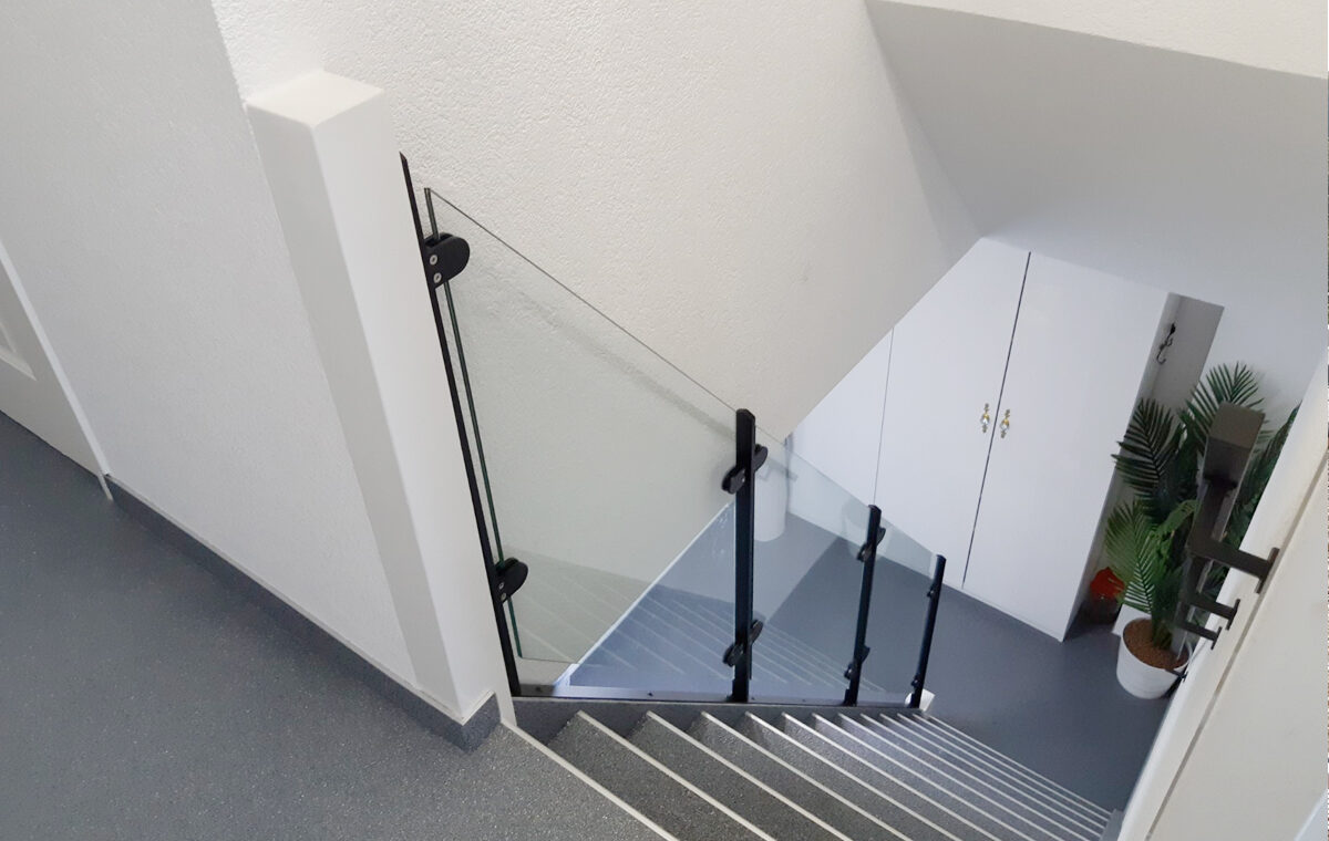 glazen balustrade onderhouden