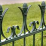 Kosten sierhekwerk en looppoort binnen budget houden