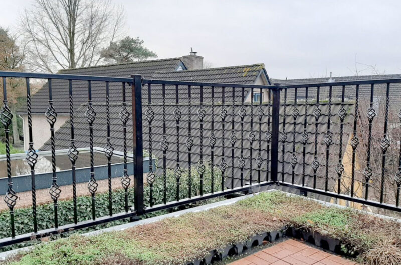 sierhekwerk en looppoort beschermen tegen weersinvloeden