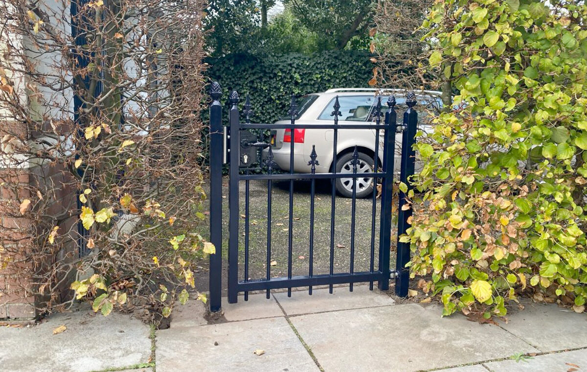 Zelf een stalen looppoort plaatsen