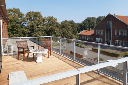 Balustrade met glas voor balkon