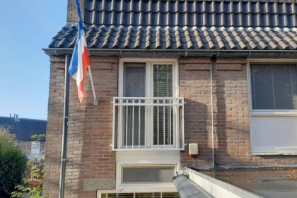 Frans balkonhek in de kleur wit