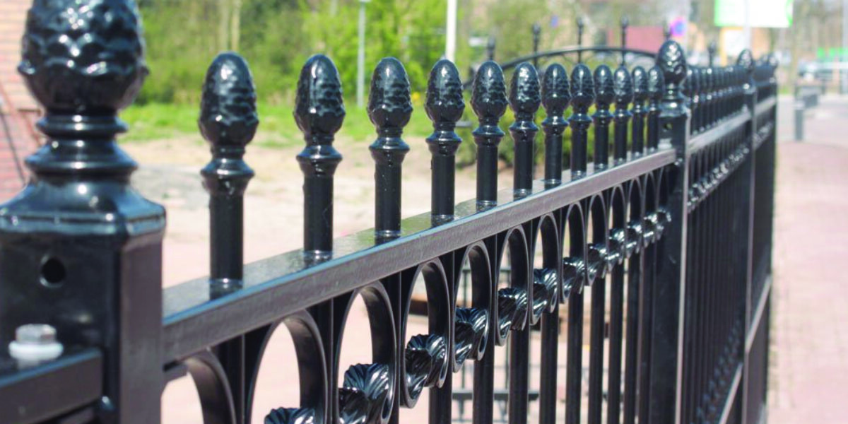 Sierhekwerk laten lassen