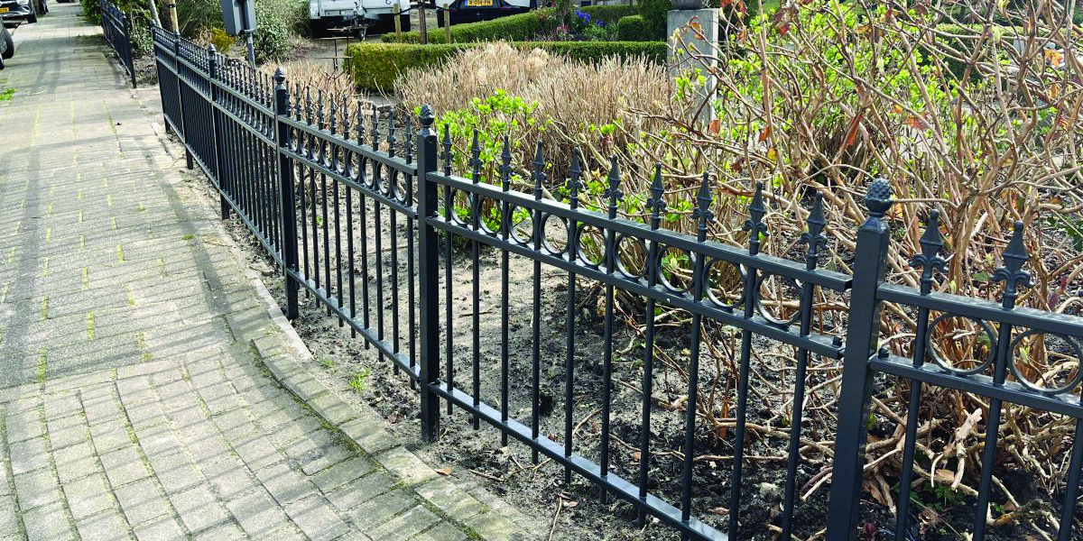 Stalen hekwerk met hekpunten