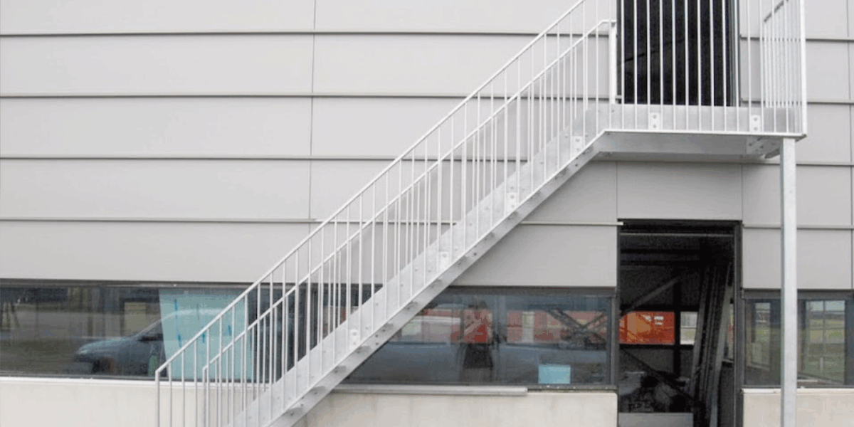 Stalen trap laten installeren