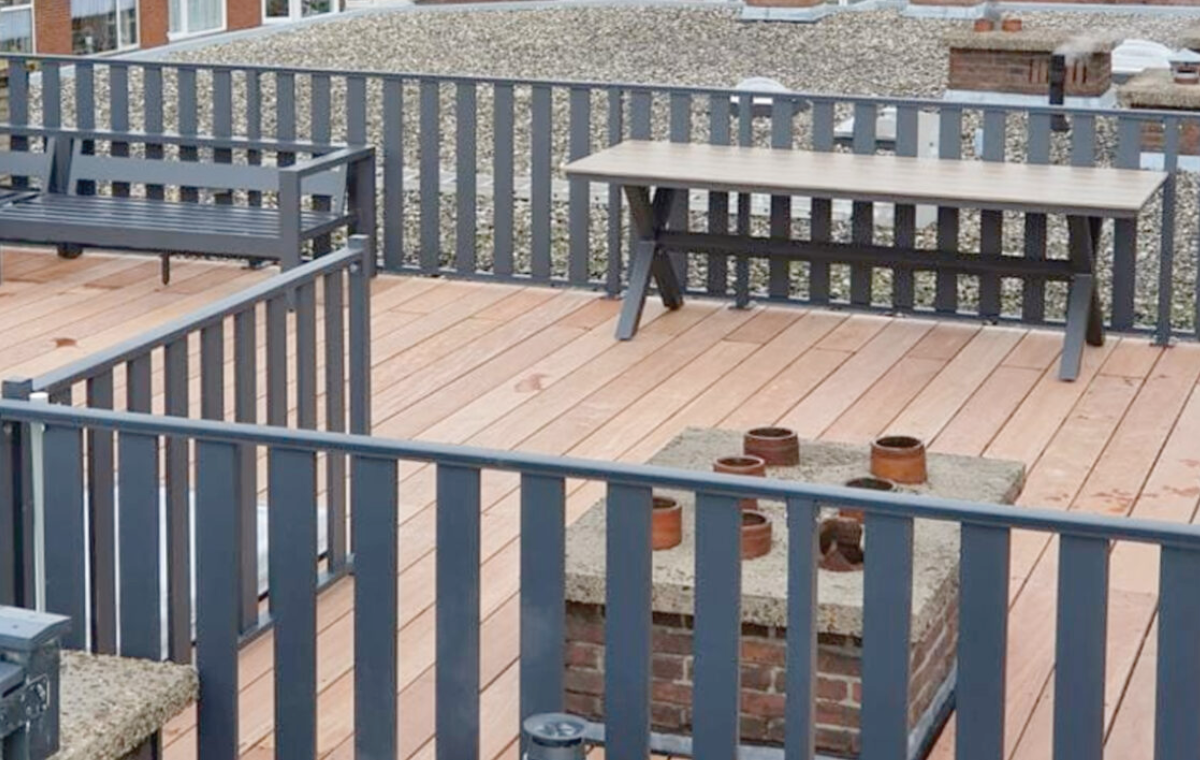 Balustrades van aluminium laten plaatsen