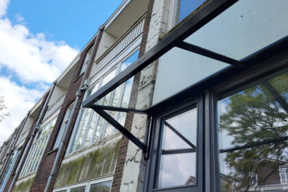 Deurluifel laten lassen