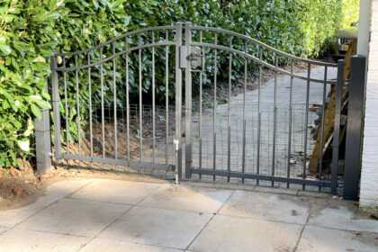 inrijpoort van staal