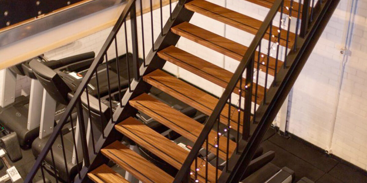 Stalen trappen laten plaatsen