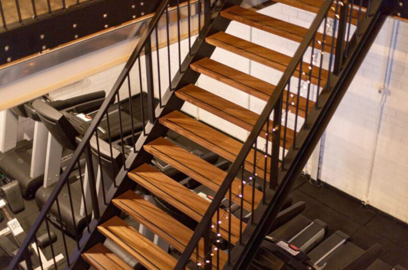 Stalen trappen laten plaatsen