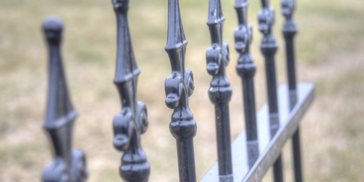 Voortuin hekwerk zelf plaatsen