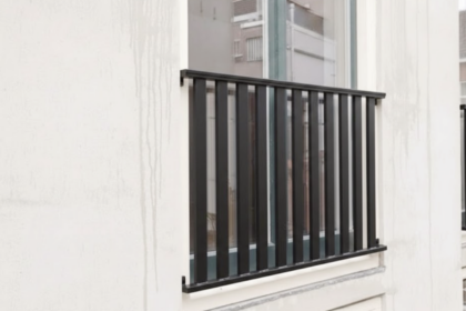 Frans balkonhekwerk zwart