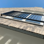 Stalen Frans balkonhek op gevel plaatsen