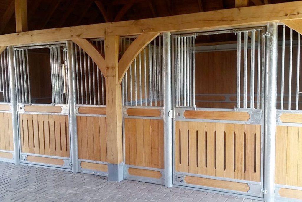 praktische tips voor het plaatsen van een paardenbox