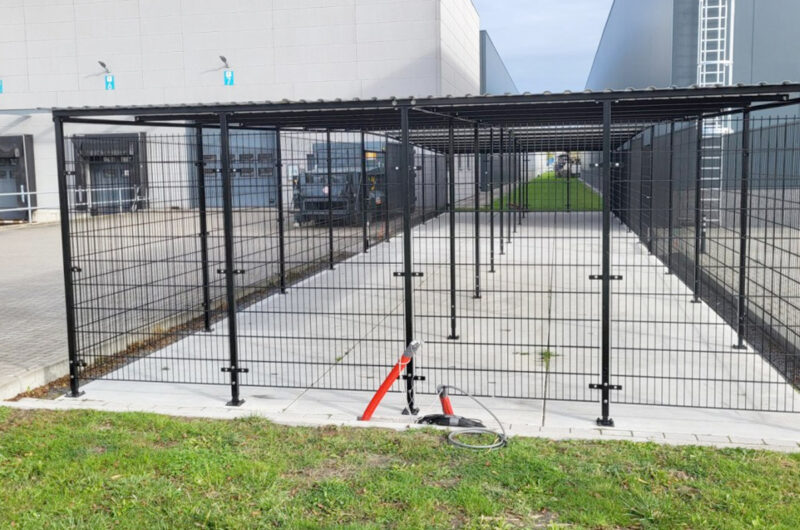 Stalen fietsenhok voor bedrijfsterrein